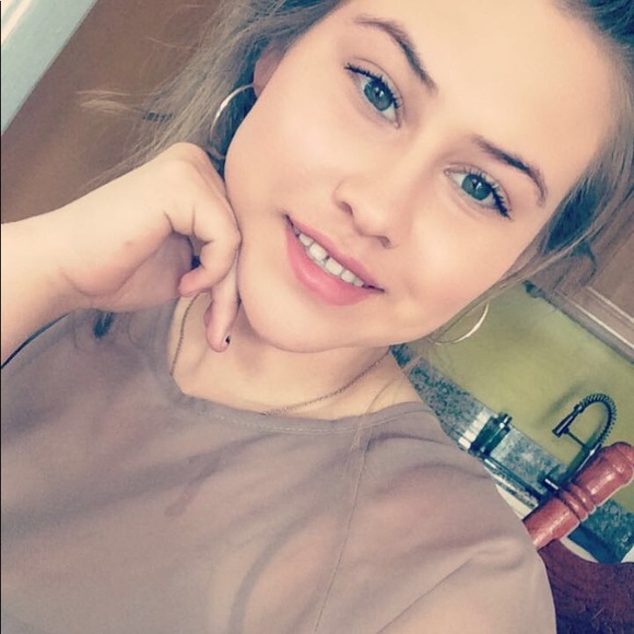 Meet your Posher, Raquel - Picture 2 of 4